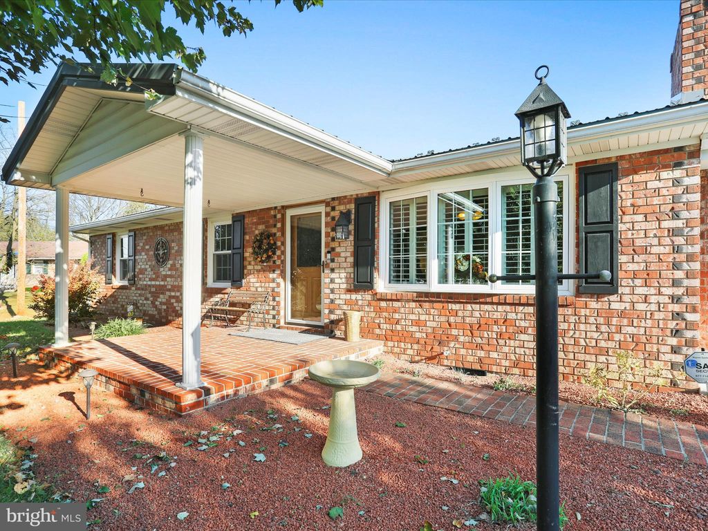 Photo of 647 Mimosa Drive, MARTINSBURG, WV 25404 (MLS # WVBE2045392)