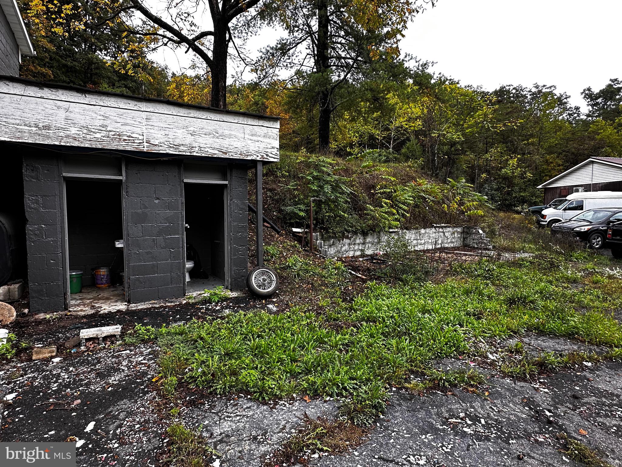8523 FRANKFORT HWY