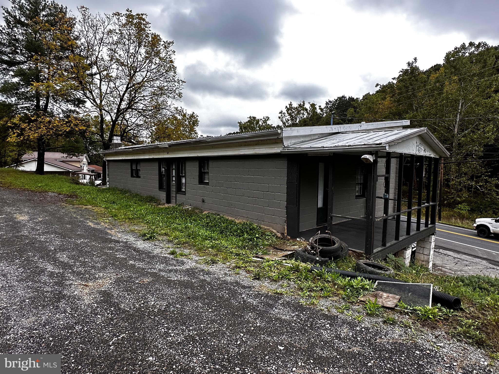 8523 FRANKFORT HWY