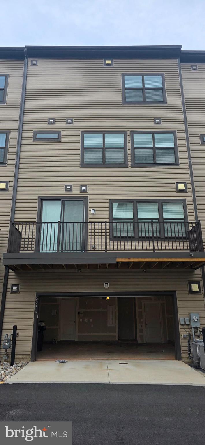 METRO WALK AT MOOREFIELD STATION - Residential Lease