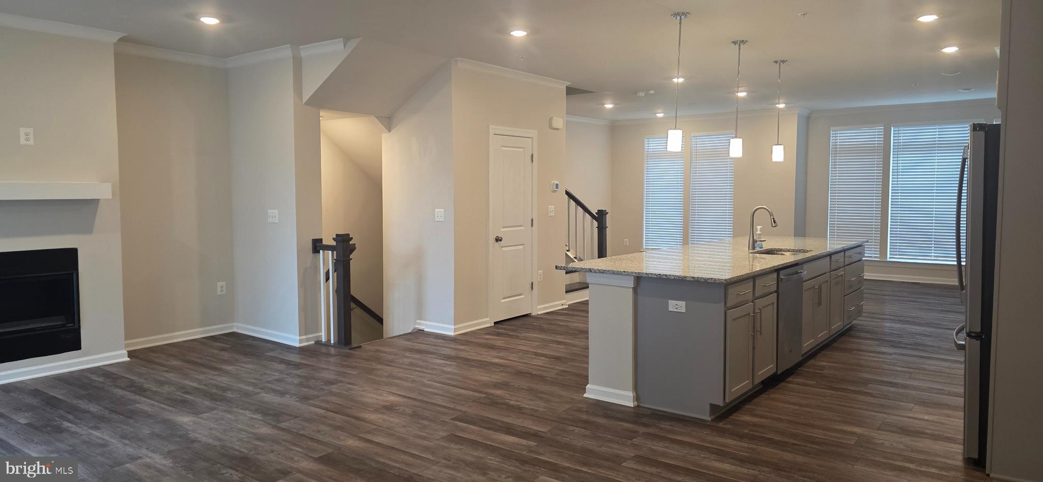 METRO WALK AT MOOREFIELD STATION - Residential Lease