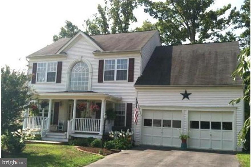 Move in ready, Gourmet kitchen, Center Island, Hardwoods on main level. Master Bath w Jacuzzi Soaking tub. Separate shower in MBA, Large Bedrooms, Walk in Closets, Gas Fireplace. Front and Back Porches.Fully Fenced Treed Backyard, Oversized 2 car garage.