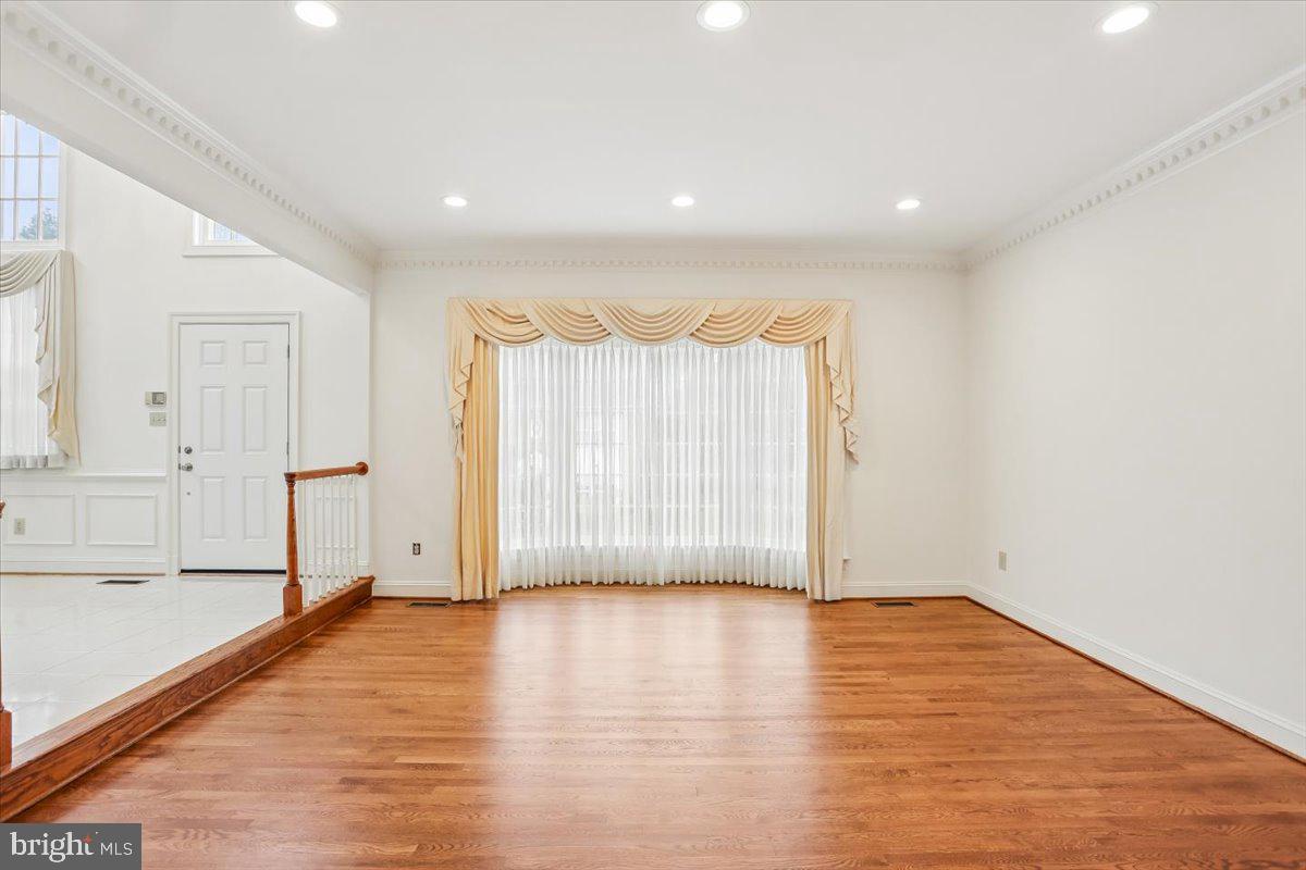8912 BARROWGATE COURT