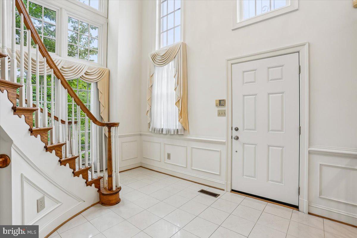 8912 BARROWGATE COURT