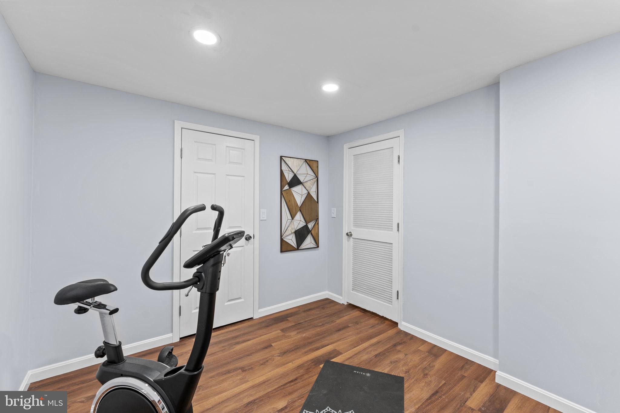 RIVER OAKS - Residential