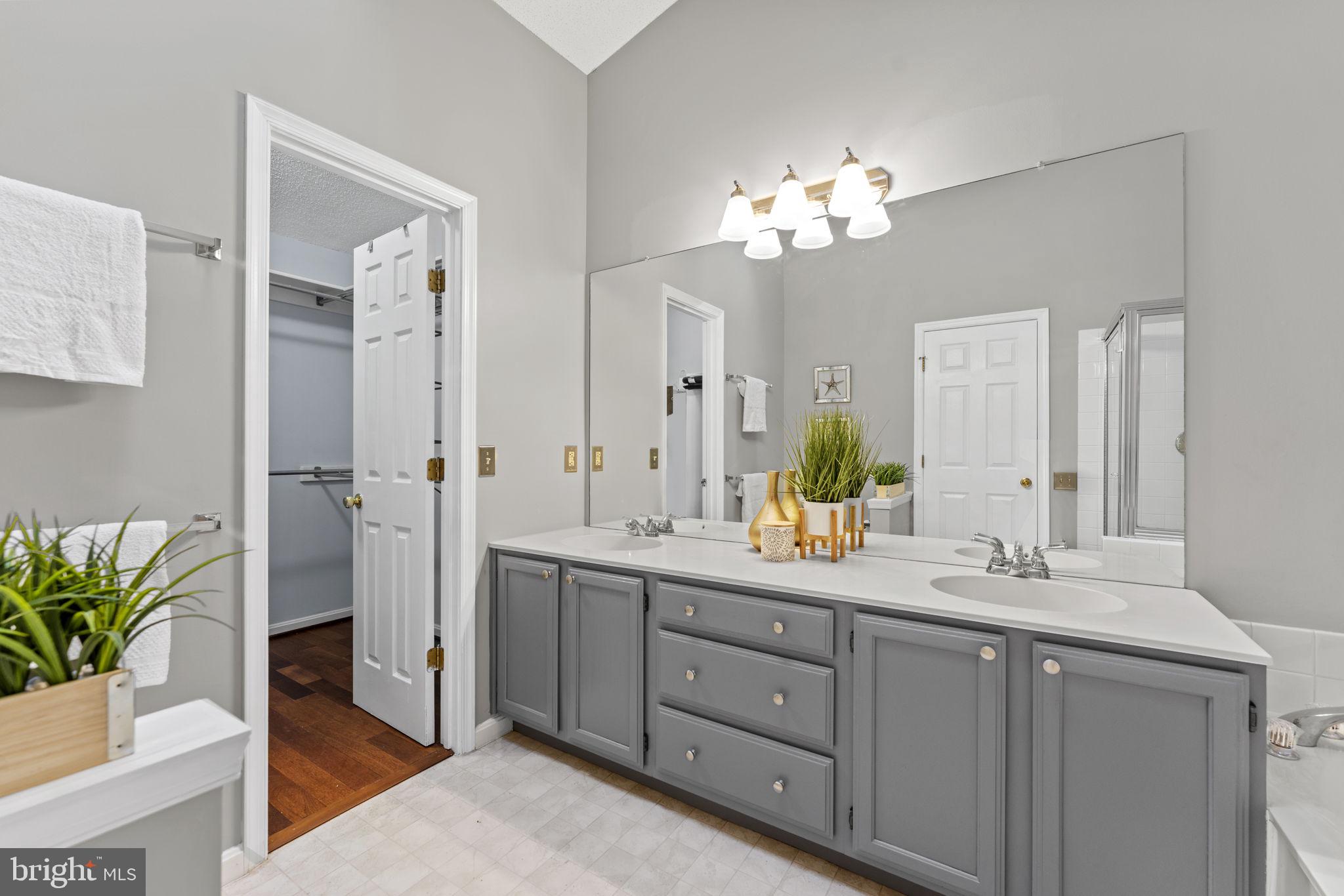 RIVER OAKS - Residential