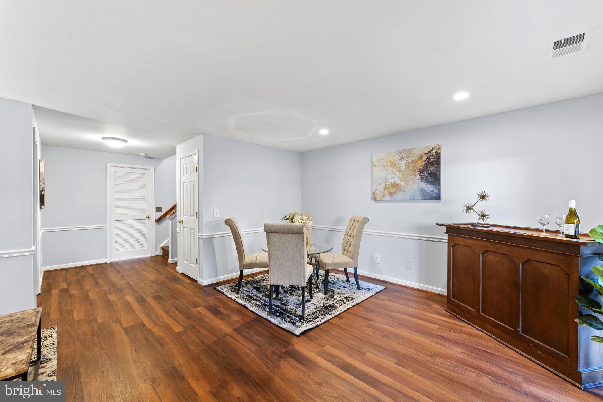 RIVER OAKS - Residential