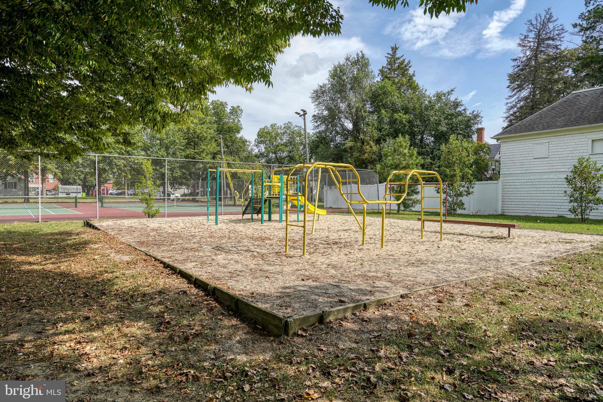 DENTON NARROWS - Residential