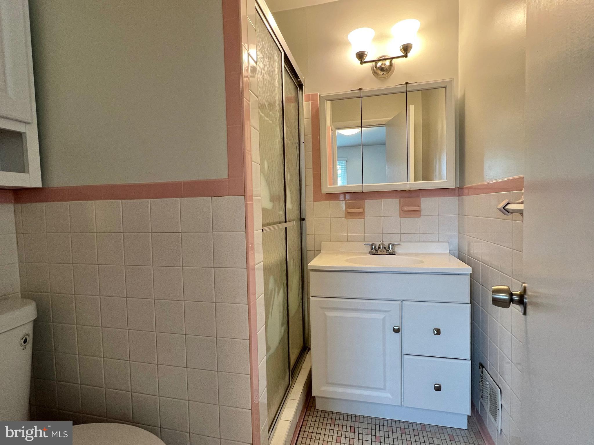 CRESTVIEW MANOR - Residential Lease