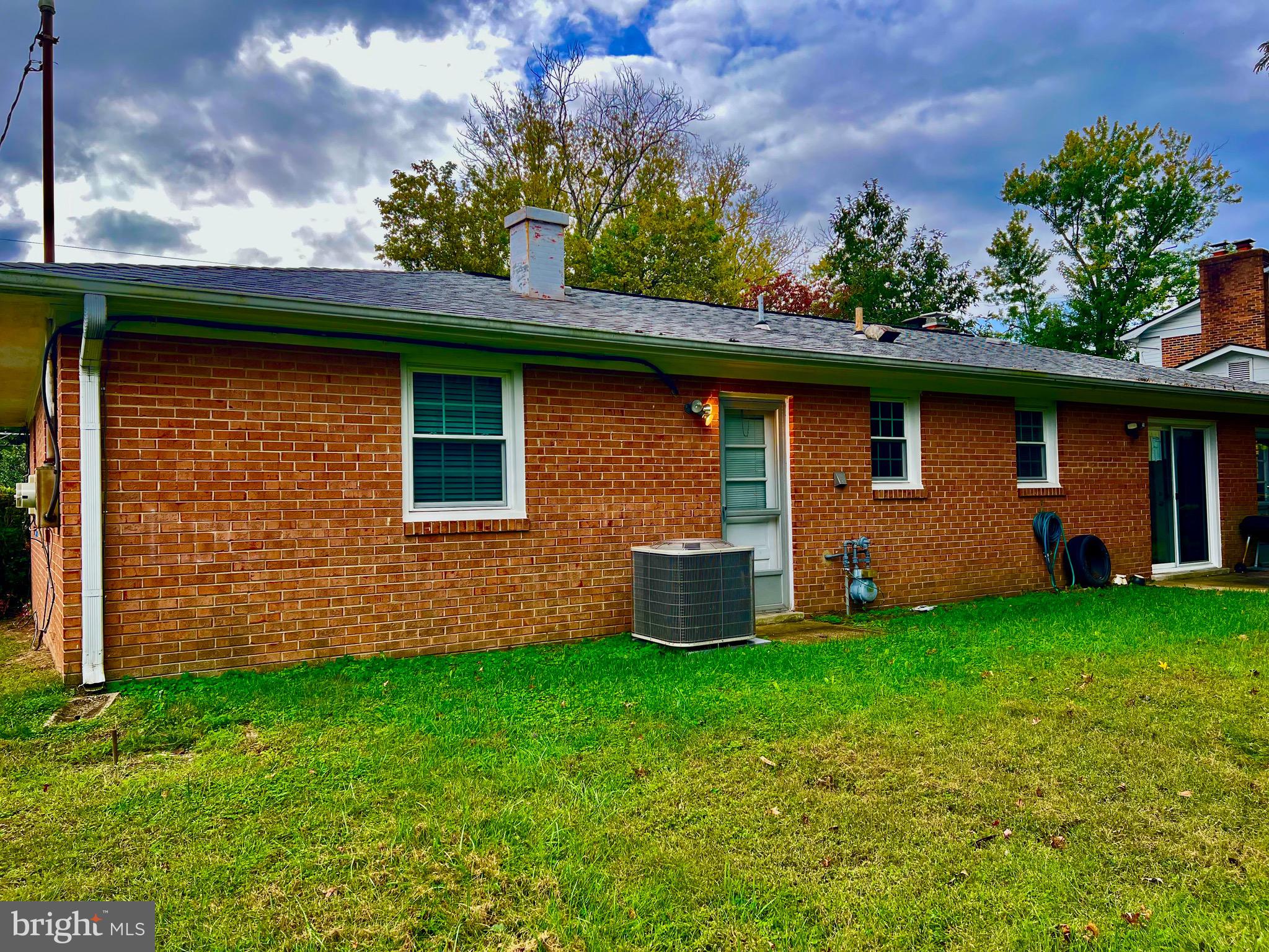 CRESTVIEW MANOR - Residential Lease