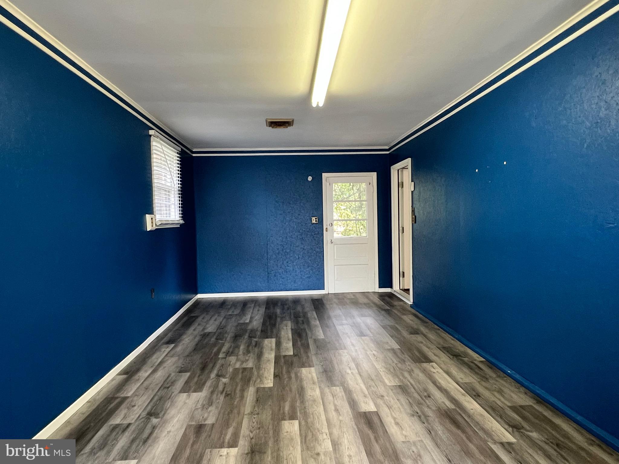 CRESTVIEW MANOR - Residential Lease