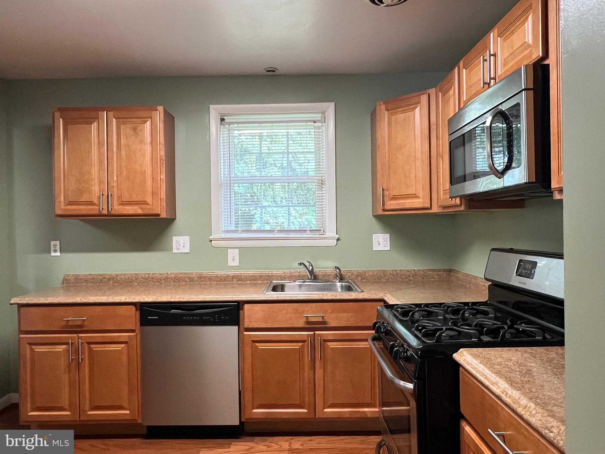 CRESTVIEW MANOR - Residential Lease