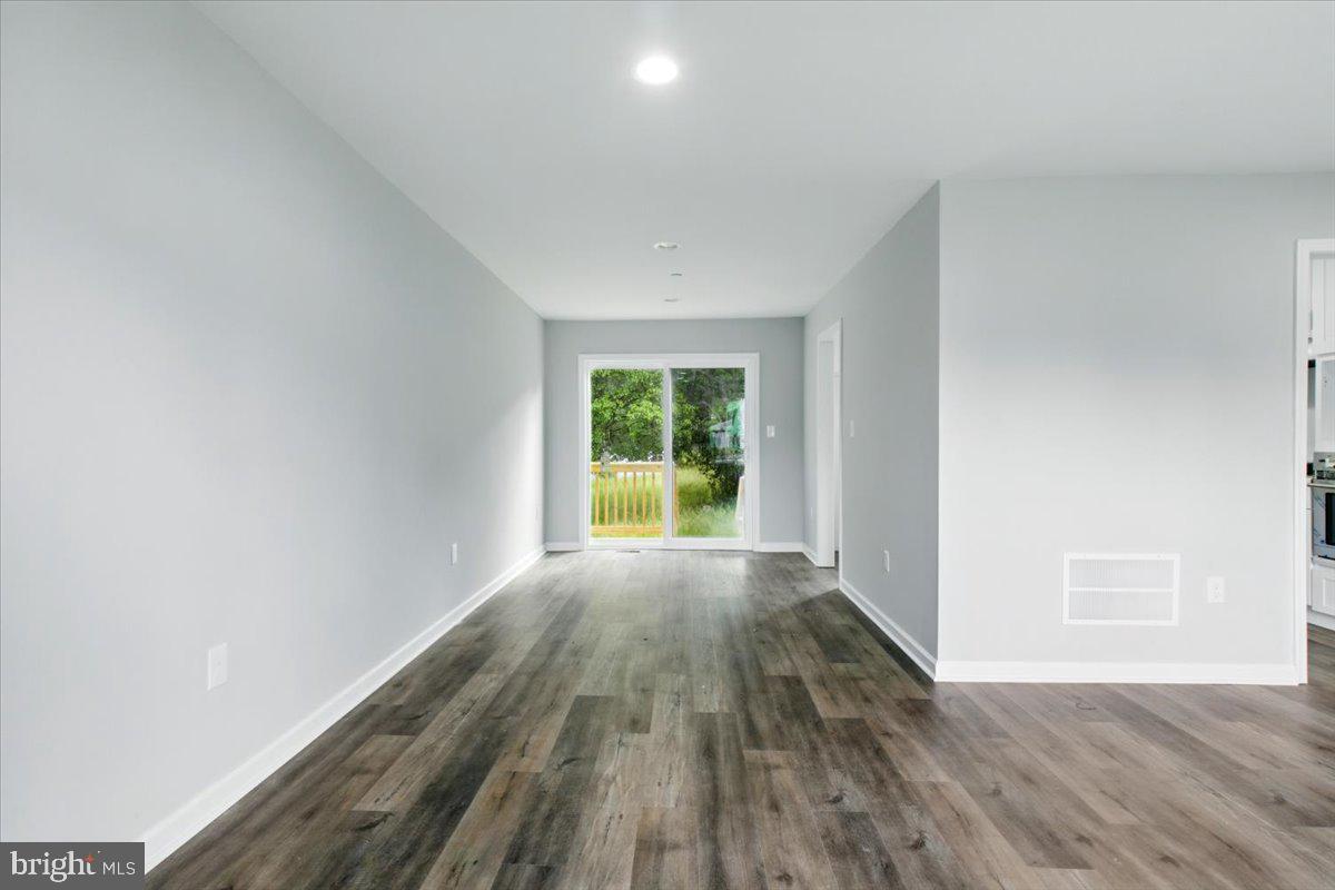 SURRATTS GARDENS - Residential Lease