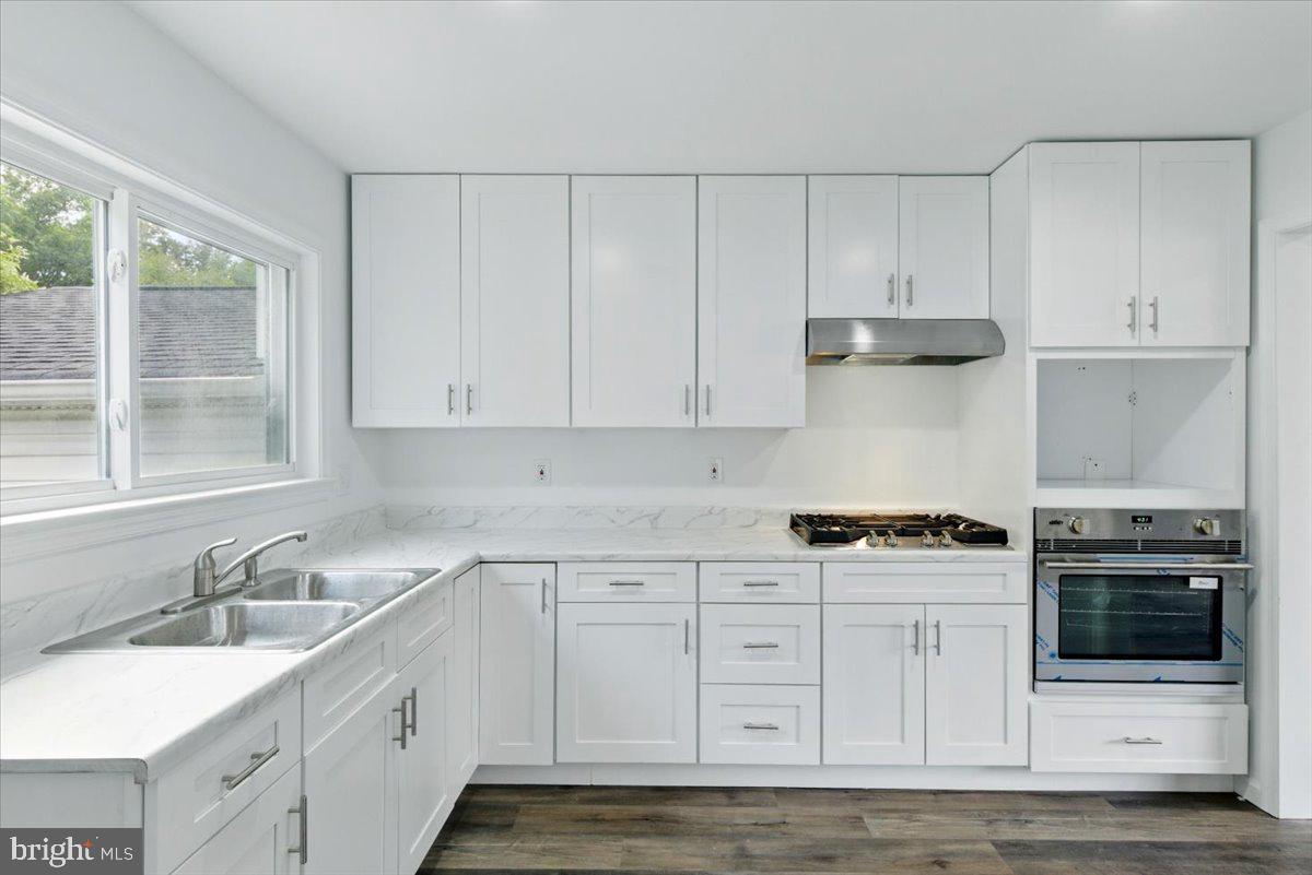 SURRATTS GARDENS - Residential Lease