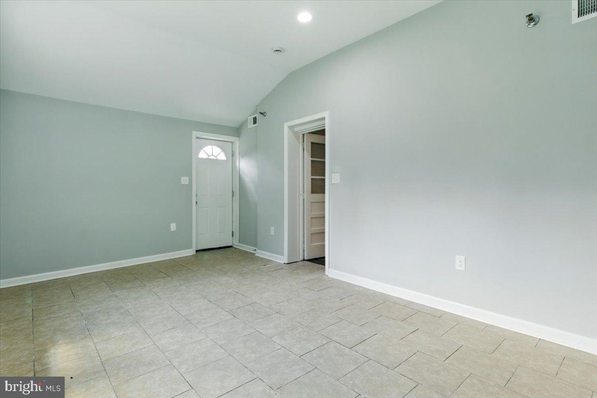 SURRATTS GARDENS - Residential Lease