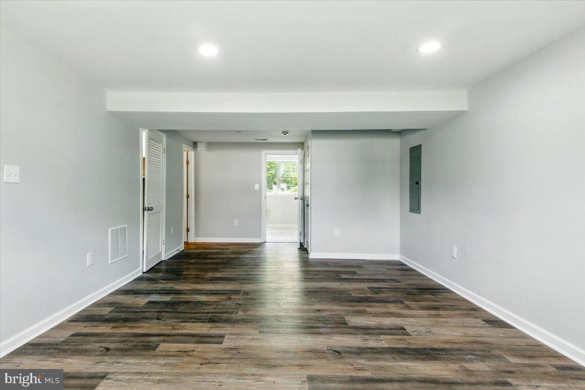 SURRATTS GARDENS - Residential Lease