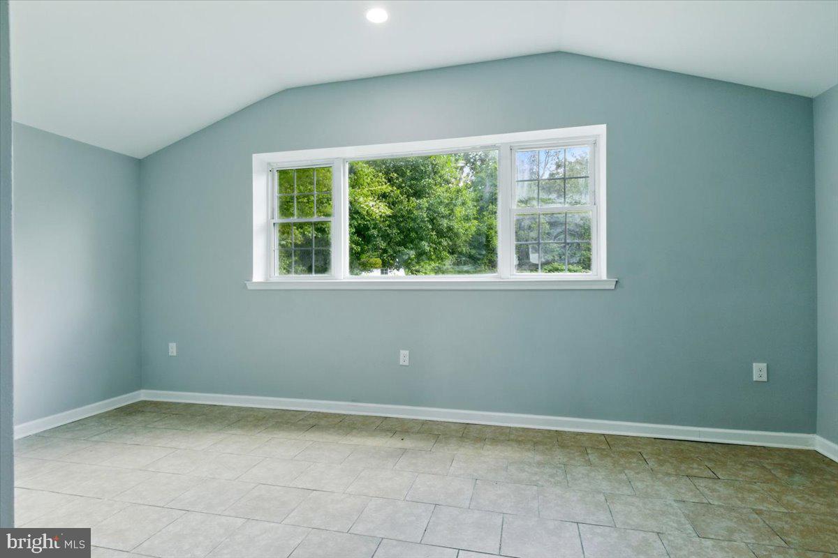 SURRATTS GARDENS - Residential Lease