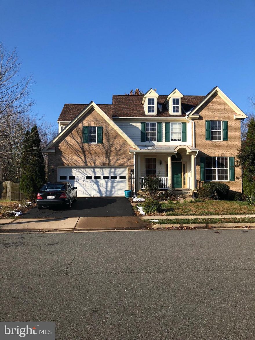 Available on Jan 1 , 2019 . Very nice and clean single family house in Dale City. 4 bedrooms in the upper level and Den with full bath in the basement. Fresh paint throughout the house , Hardwood in the main level and Ceramic flooring in the basement. private backyard with a large deck and a front porch. Quite street  and kids friendly neighborhood. Close to two large shopping centers with several restaurants and Grocery stores.