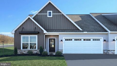 Townhouse For Sale - 33 Canterbury Lane<br/> ANNVILLE, PA 17003