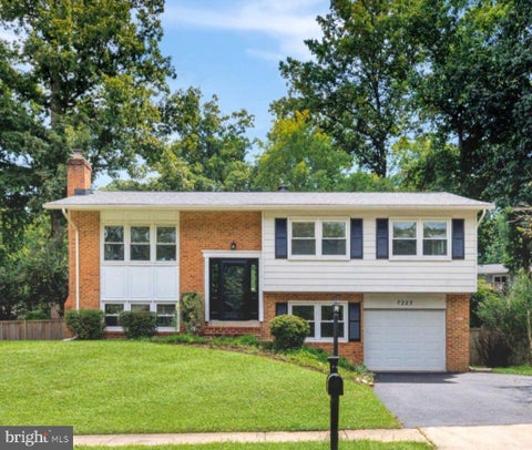 Photo of 7223 Ashview Drive, SPRINGFIELD, VA 22153 (MLS # VAFX2340534)