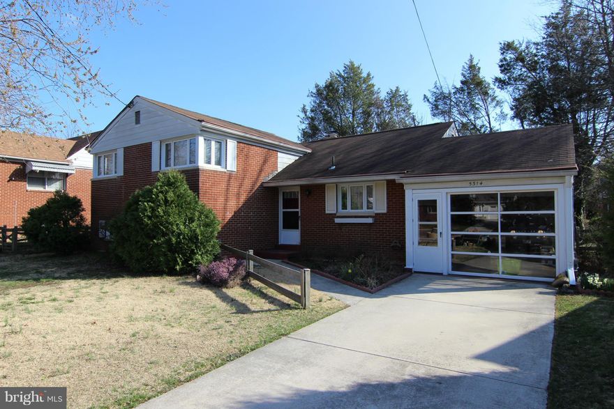 Bright & clean single family w/ large fenced backyard & garage w/ XL storage closet.  3 beds on upper lvl w/ full bath and large linen closet.  Main lvl has sunlit LR w/ FP, kit & DR. Walkout basement w/ full bath, laundry, freezer, & storage space.  Generac generator, newer windows, H20 heater, carpet &roof.  Metro & Dash stops right outside door.  Close to shops, food, trails, & metro. Pet OK