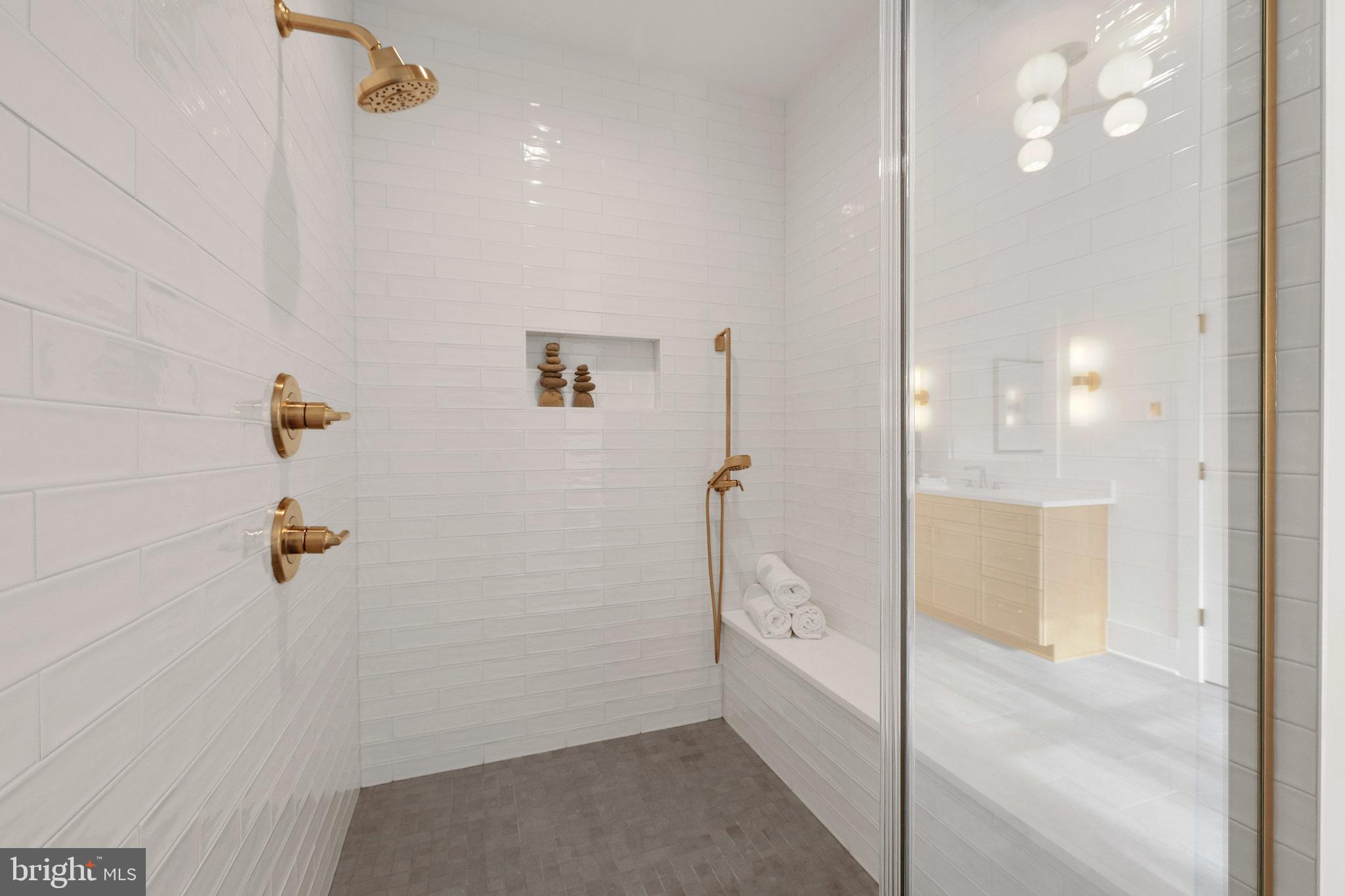 MANTUA - Residential