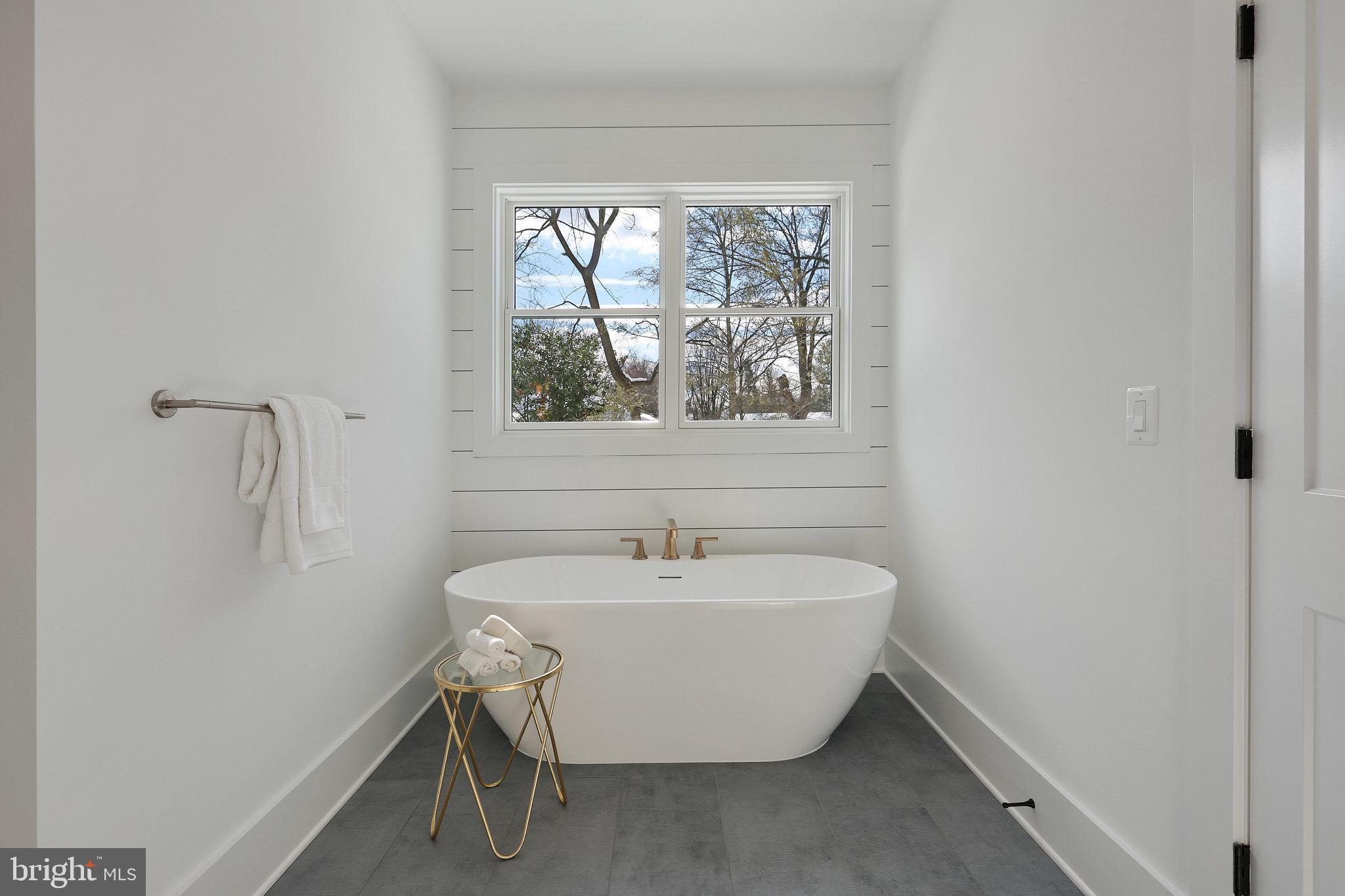 MANTUA - Residential