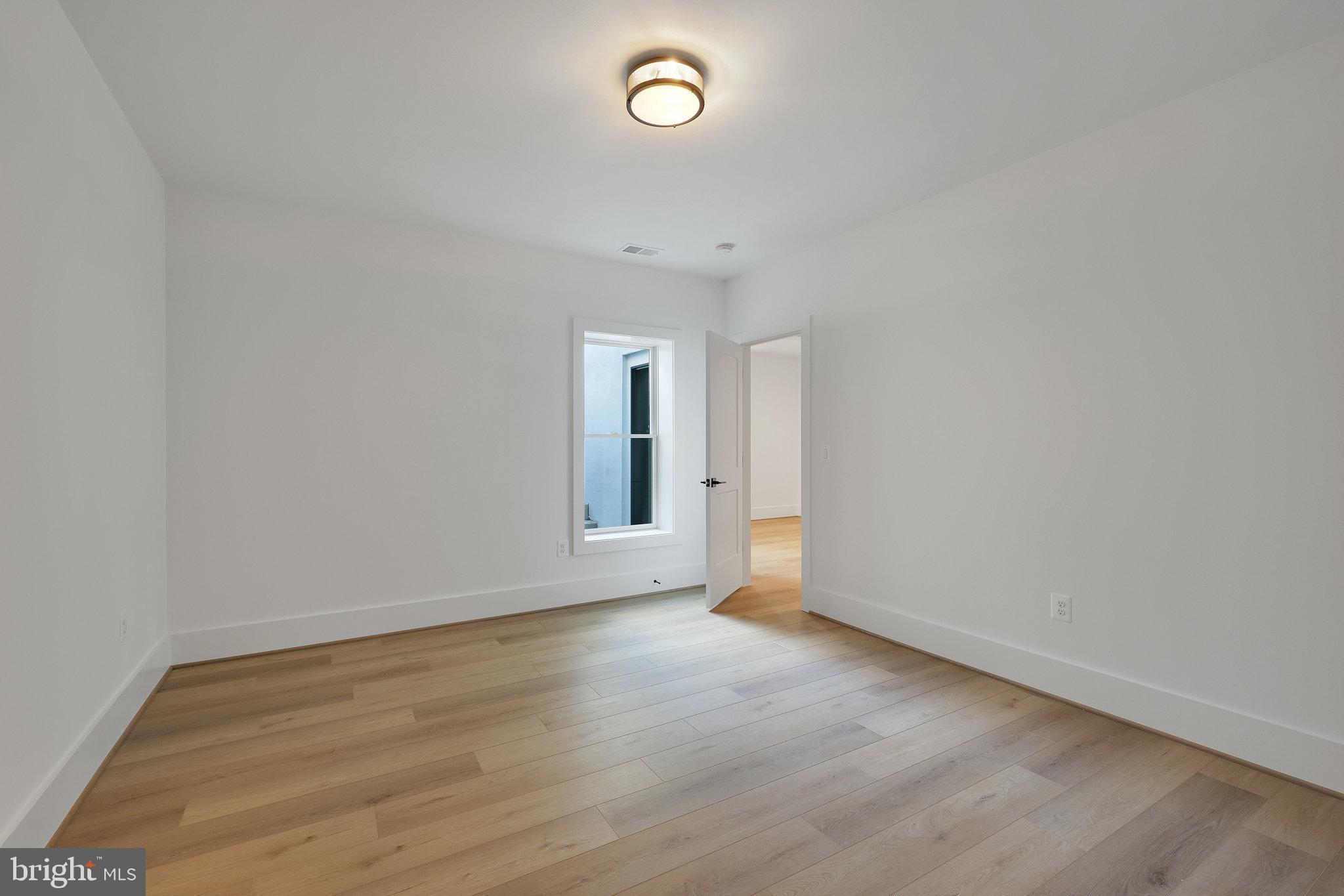 MANTUA - Residential