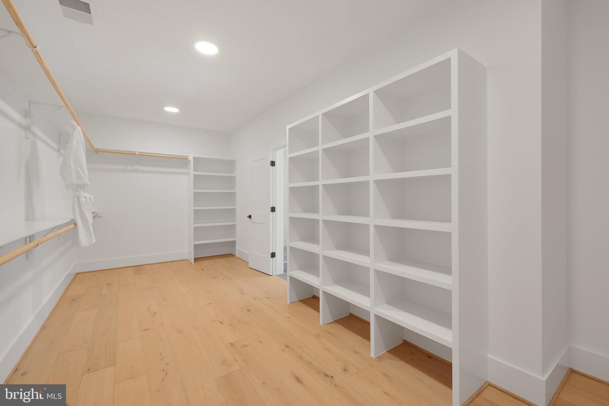 MANTUA - Residential