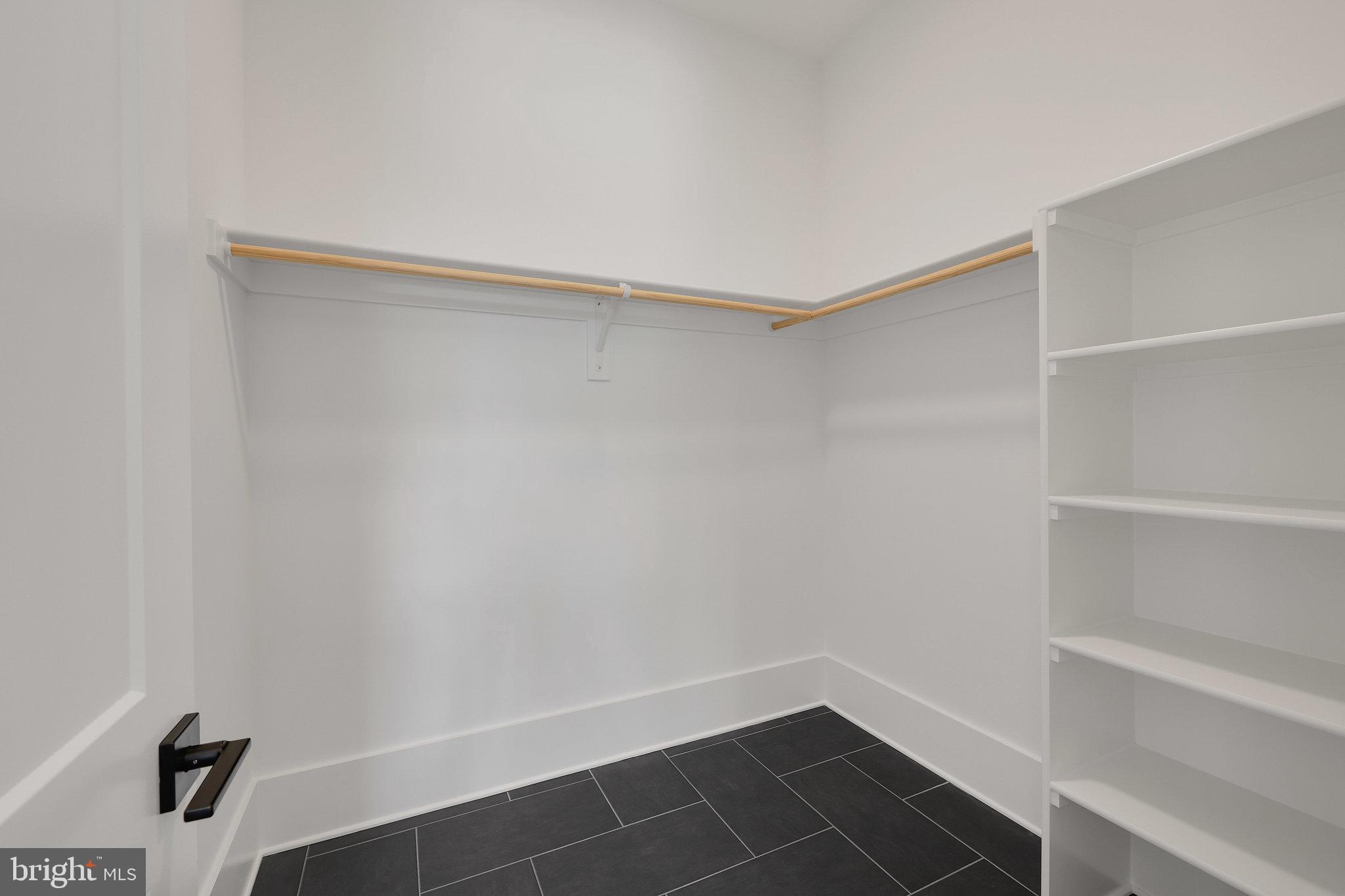 MANTUA - Residential