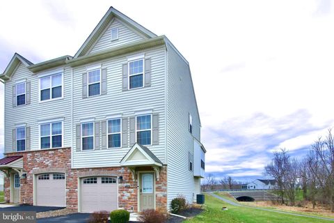 Townhouse For Sale - 633 Keswick Court Court<br/> Cumberland County, MECHANICSBURG, PA 17055