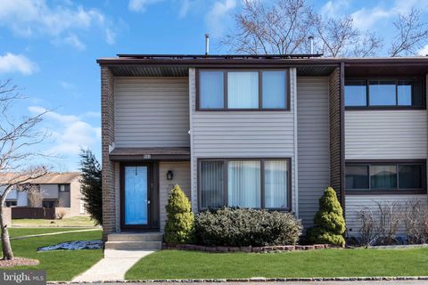 Townhouse For Sale - 531 Nettleton Drive<br/> HIGHTSTOWN, NJ 08520