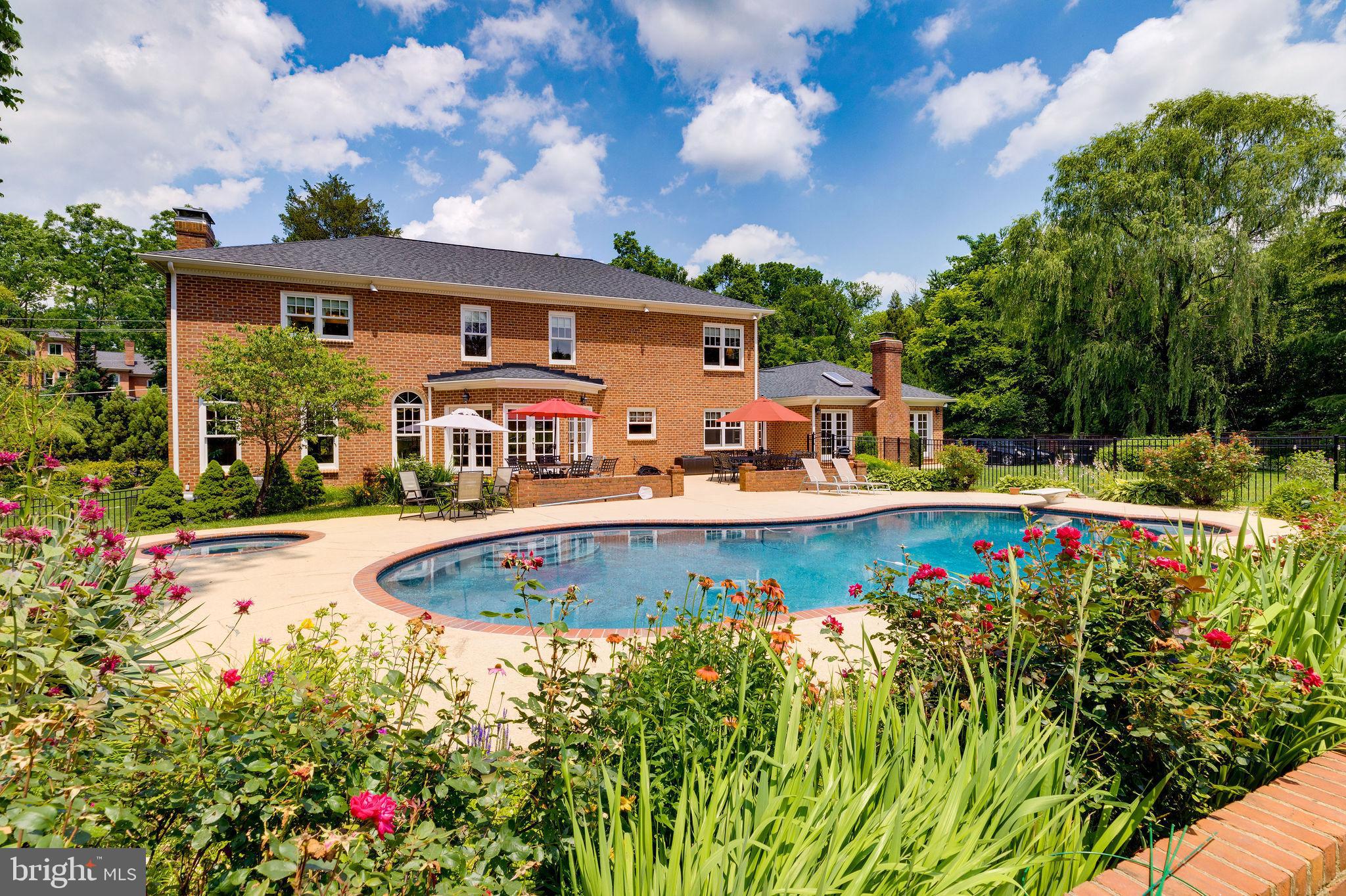 LANGLEY OAKS - Residential