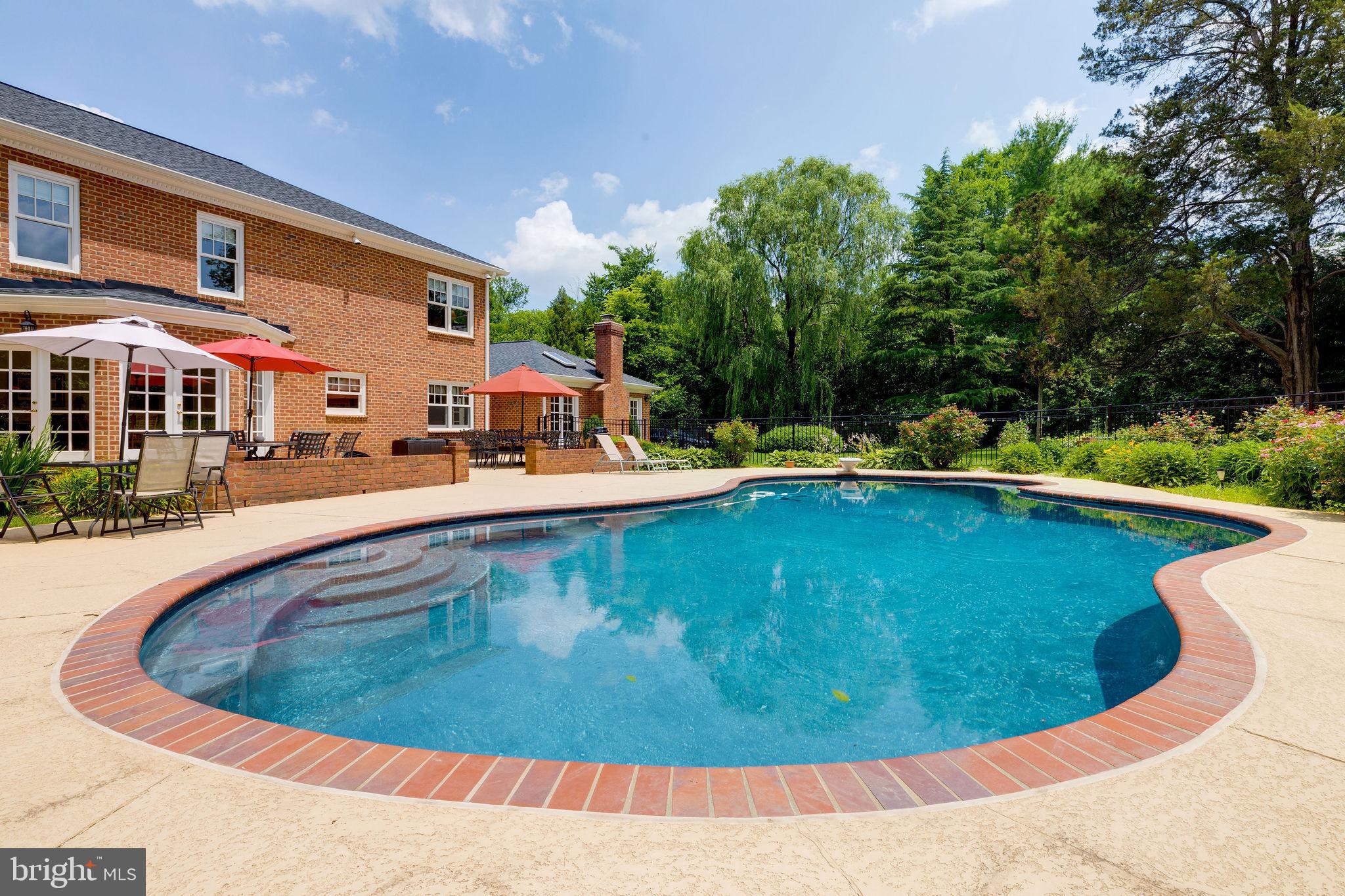 LANGLEY OAKS - Residential