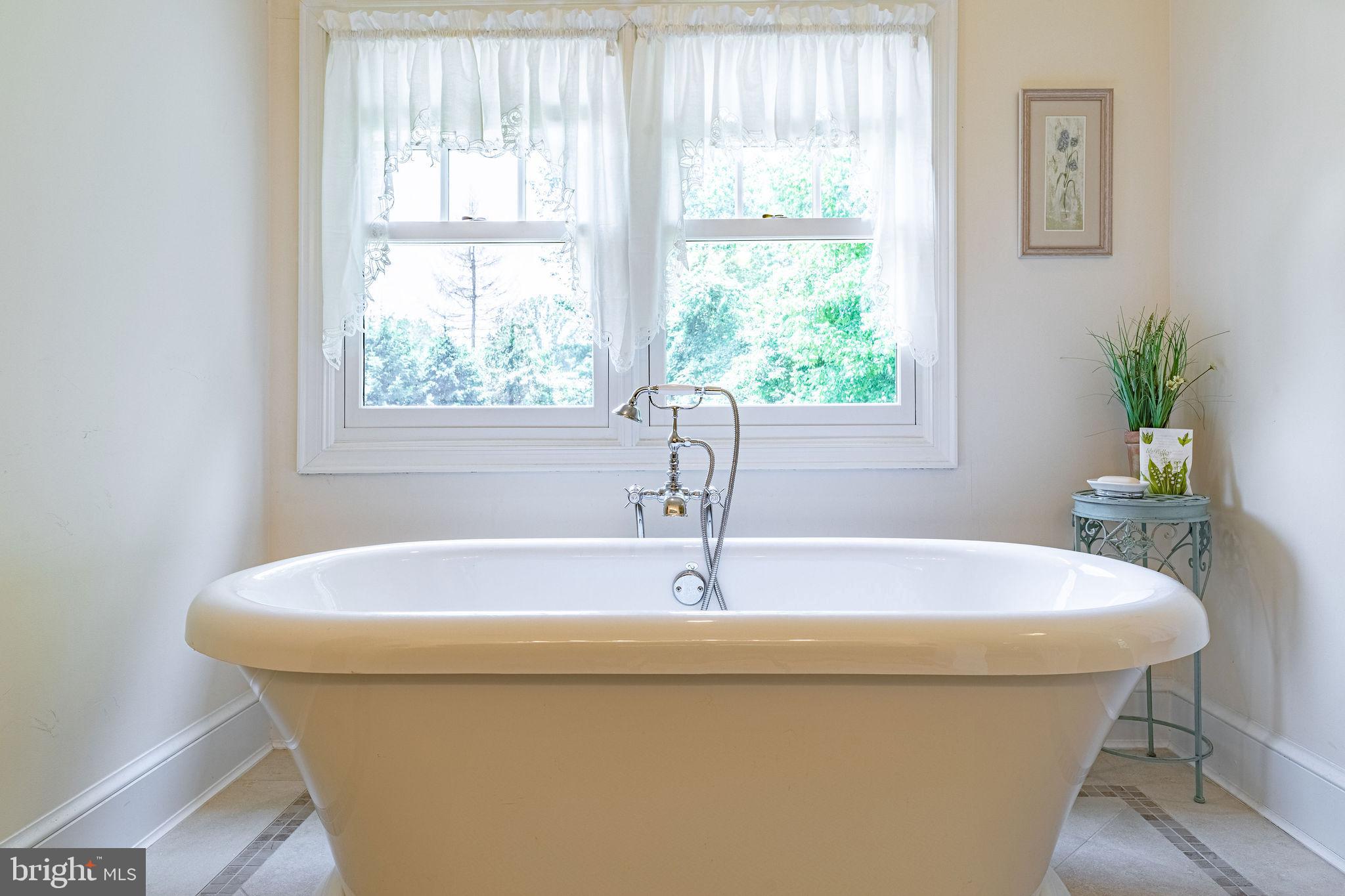 LANGLEY OAKS - Residential