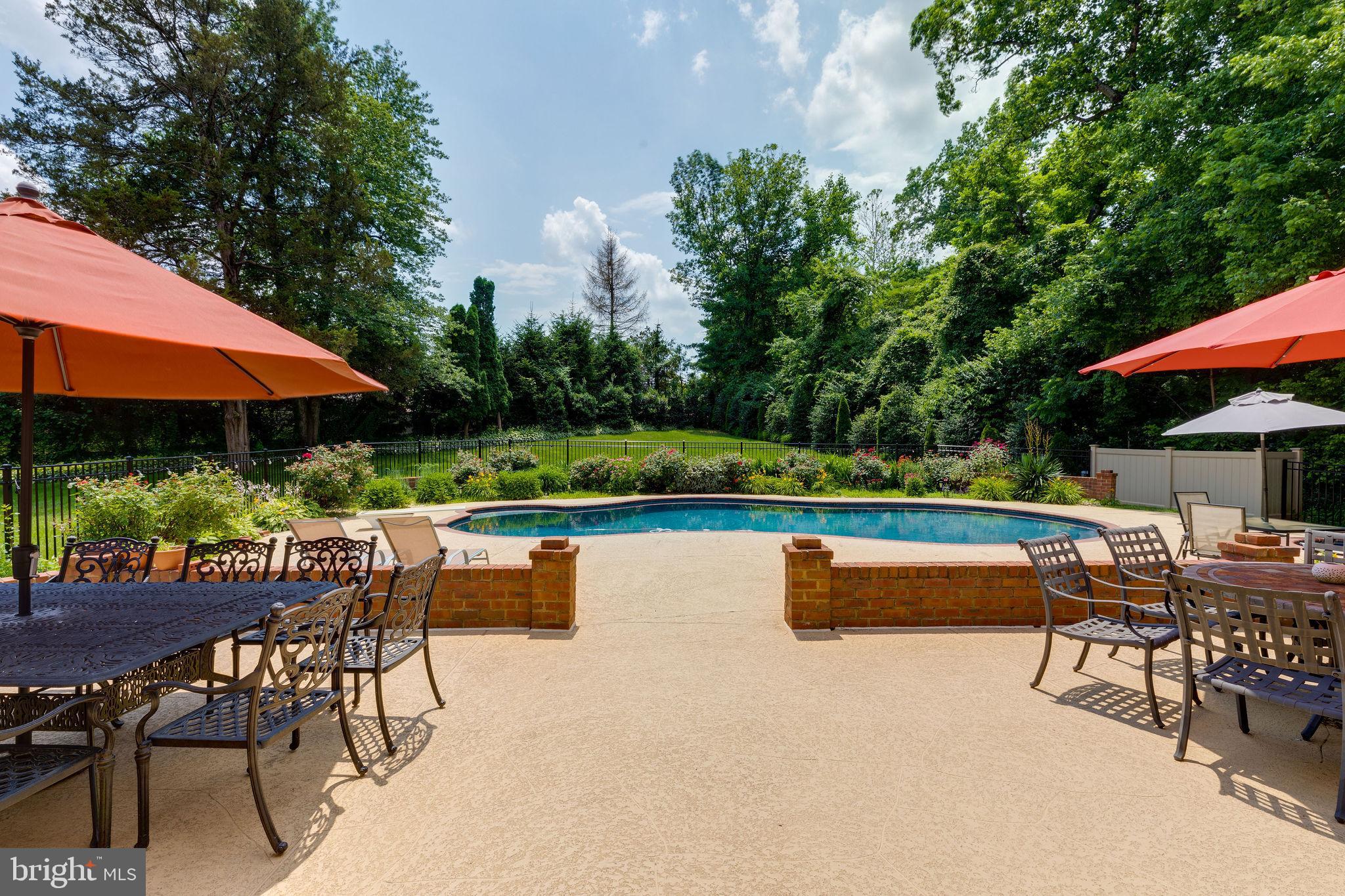 LANGLEY OAKS - Residential