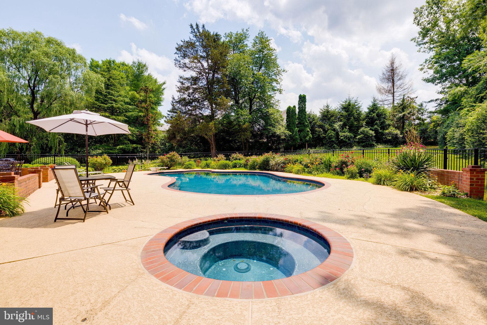 LANGLEY OAKS - Residential