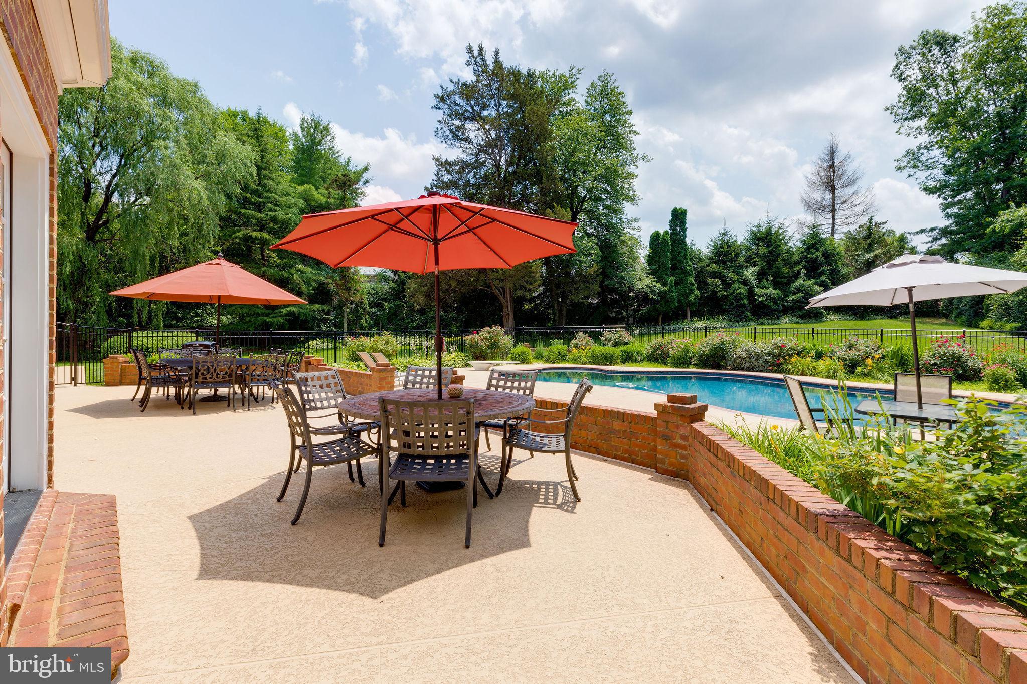 LANGLEY OAKS - Residential