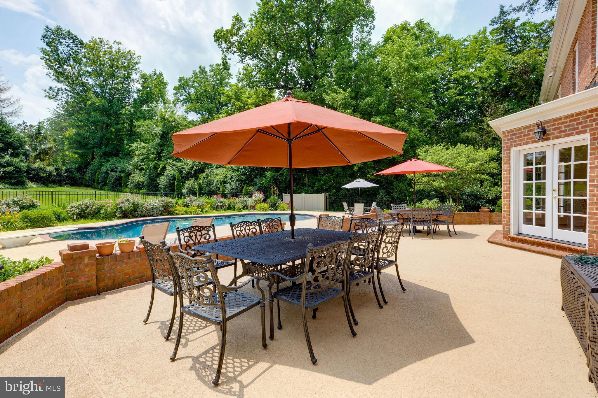 LANGLEY OAKS - Residential