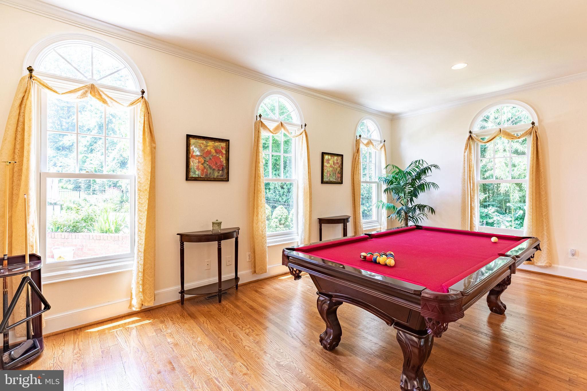 LANGLEY OAKS - Residential