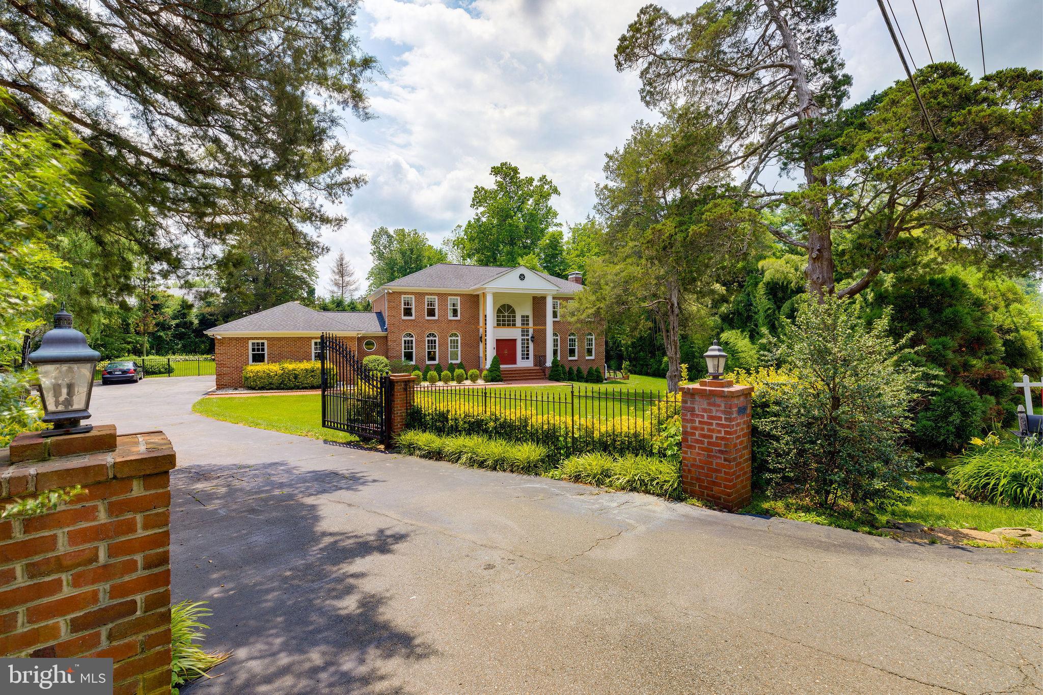 LANGLEY OAKS - Residential