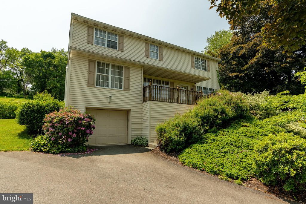 Photo of 719 FERNDALE RD, MOUNT JOY, PA 17552 (MLS # PALA2030646)