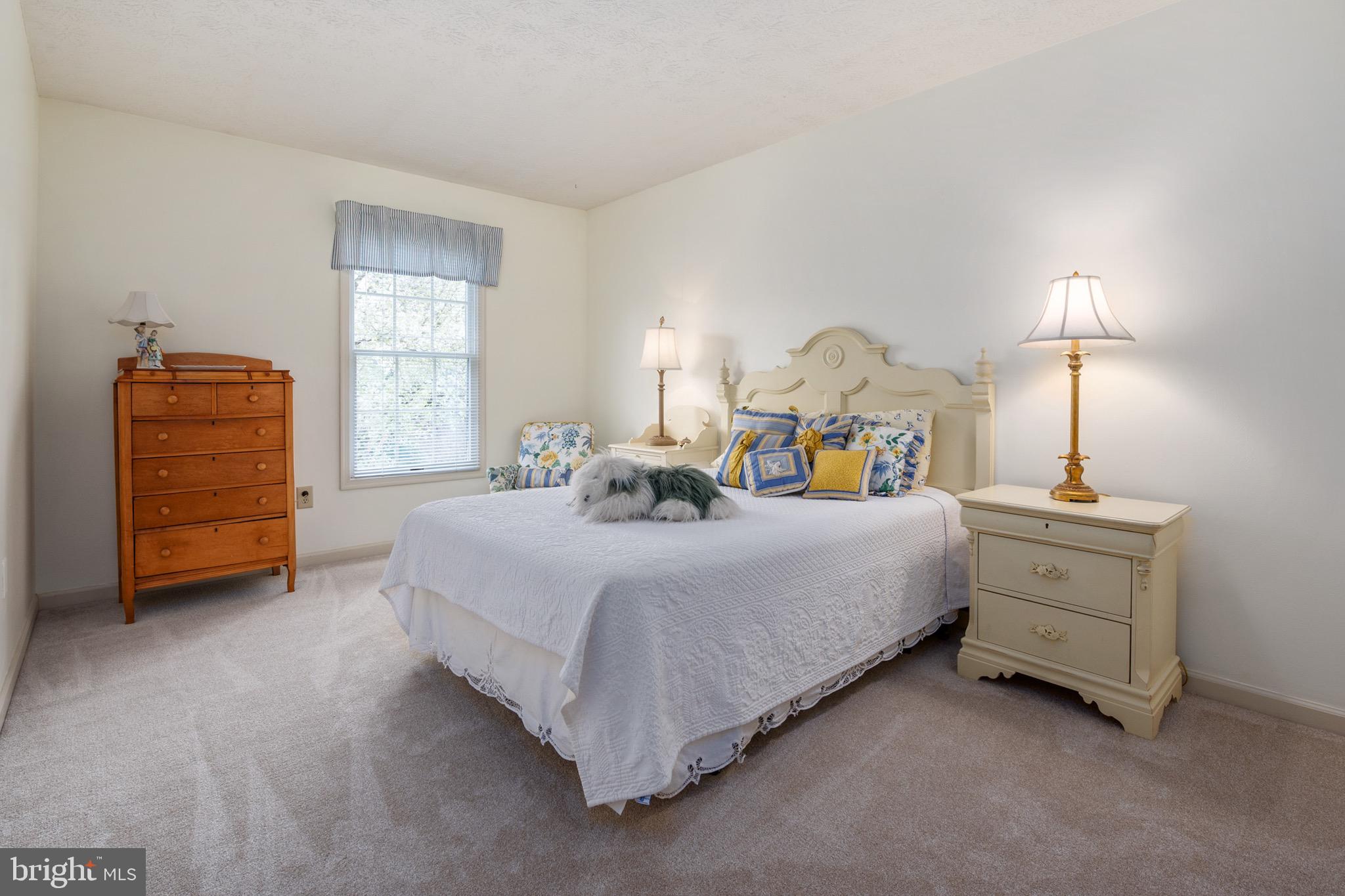 COURTS OF FOUR SEASONS - Residential