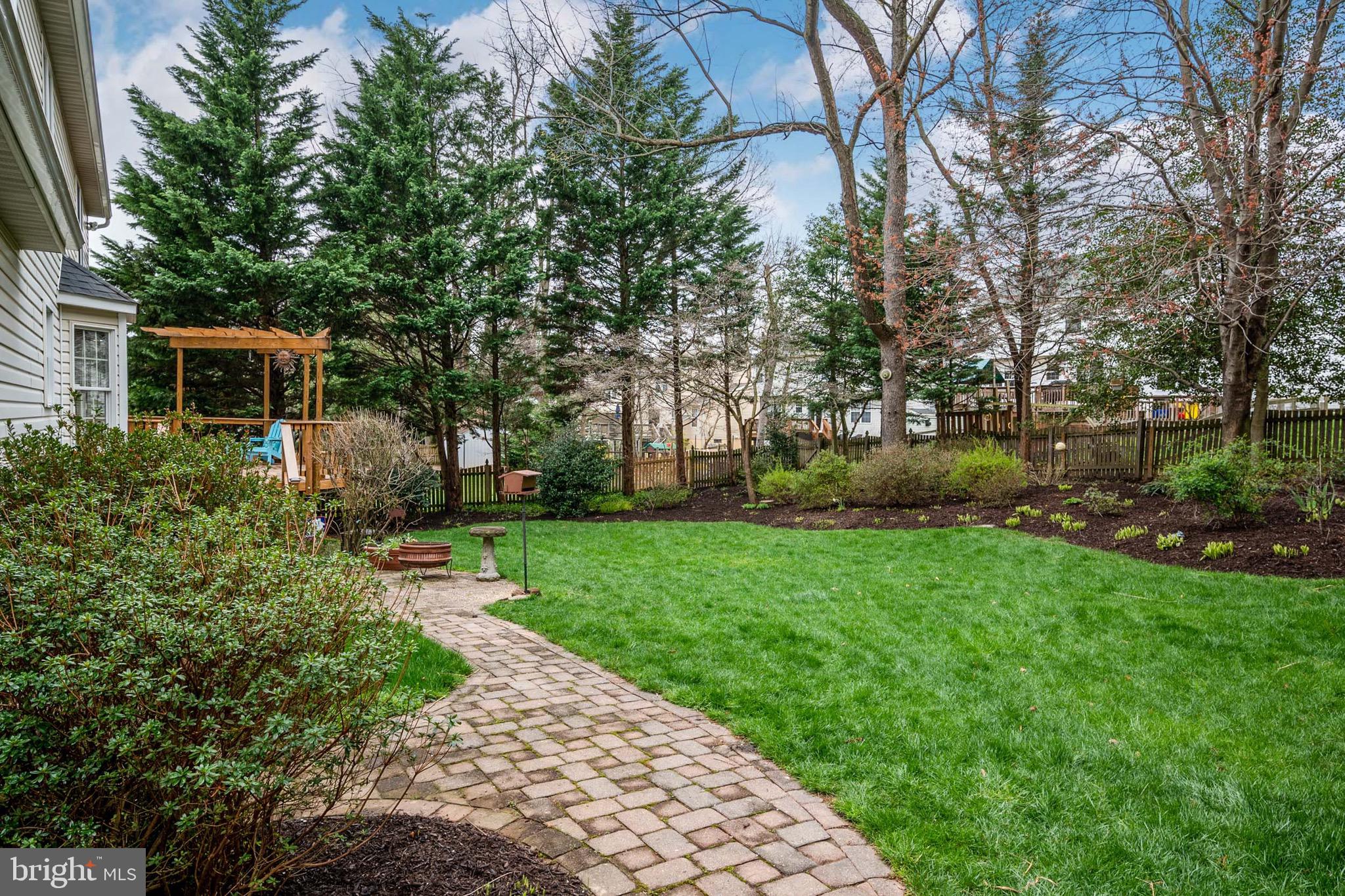 COURTS OF FOUR SEASONS - Residential