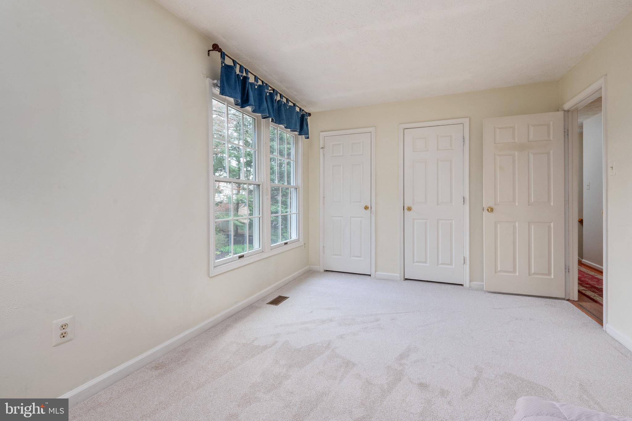 COURTS OF FOUR SEASONS - Residential