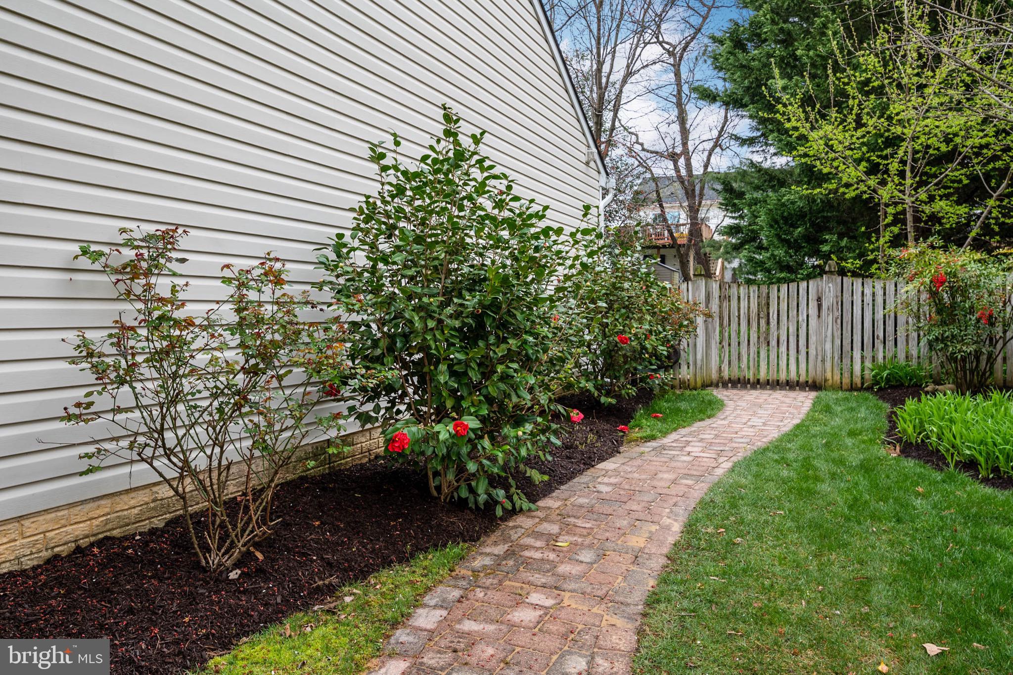 COURTS OF FOUR SEASONS - Residential