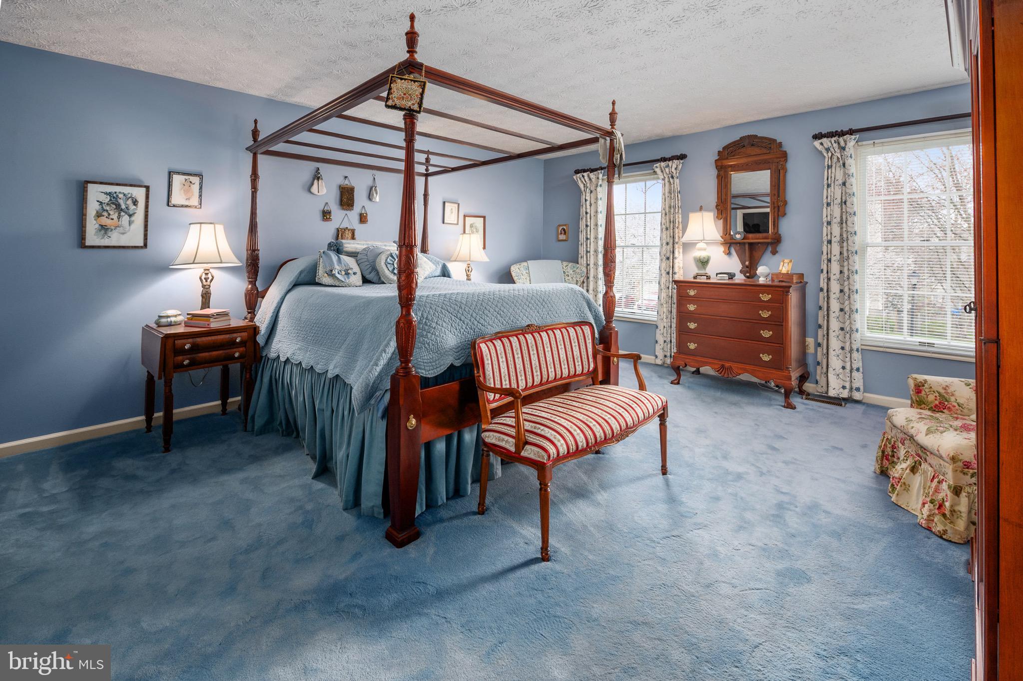 COURTS OF FOUR SEASONS - Residential