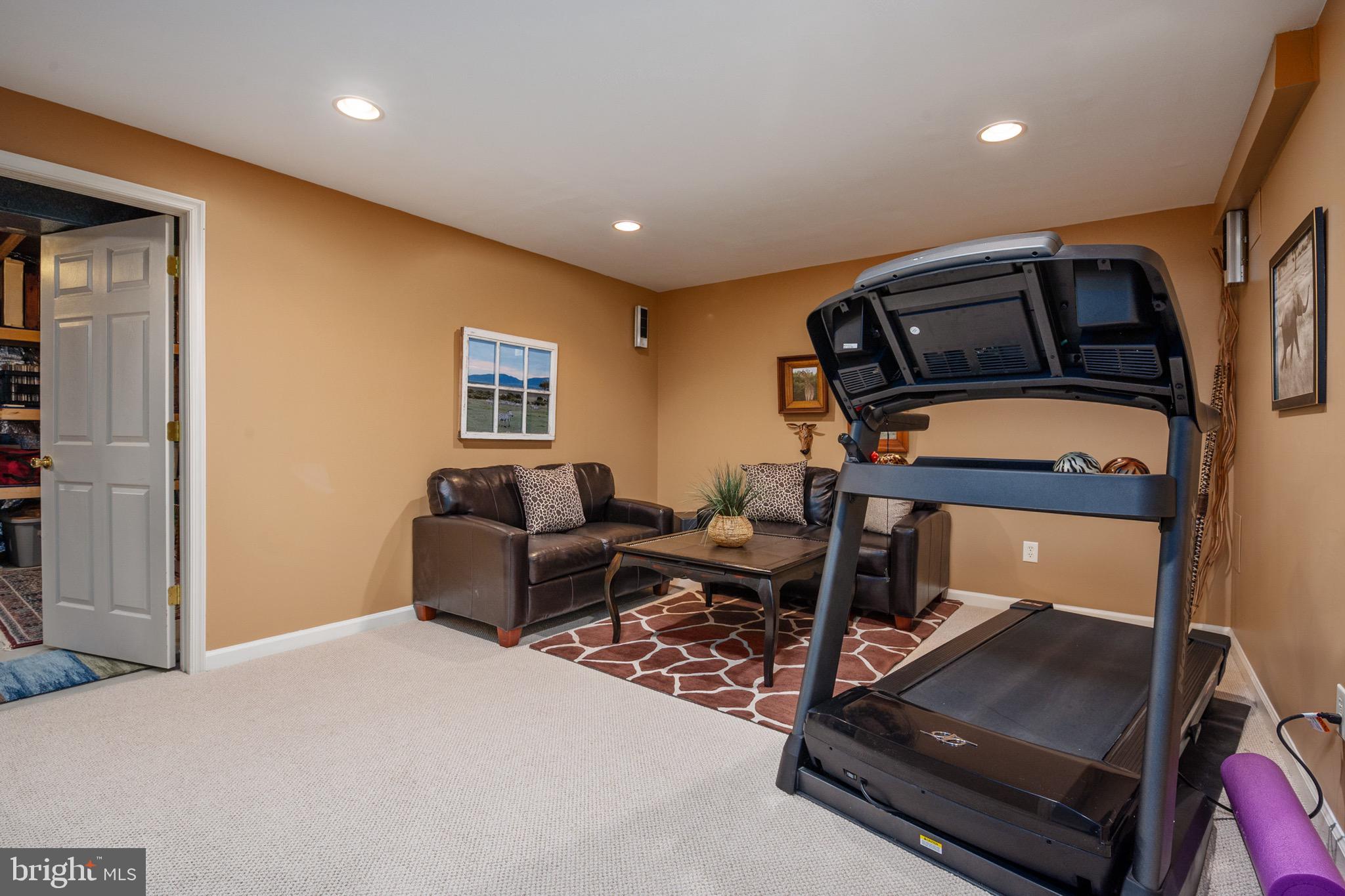 COURTS OF FOUR SEASONS - Residential