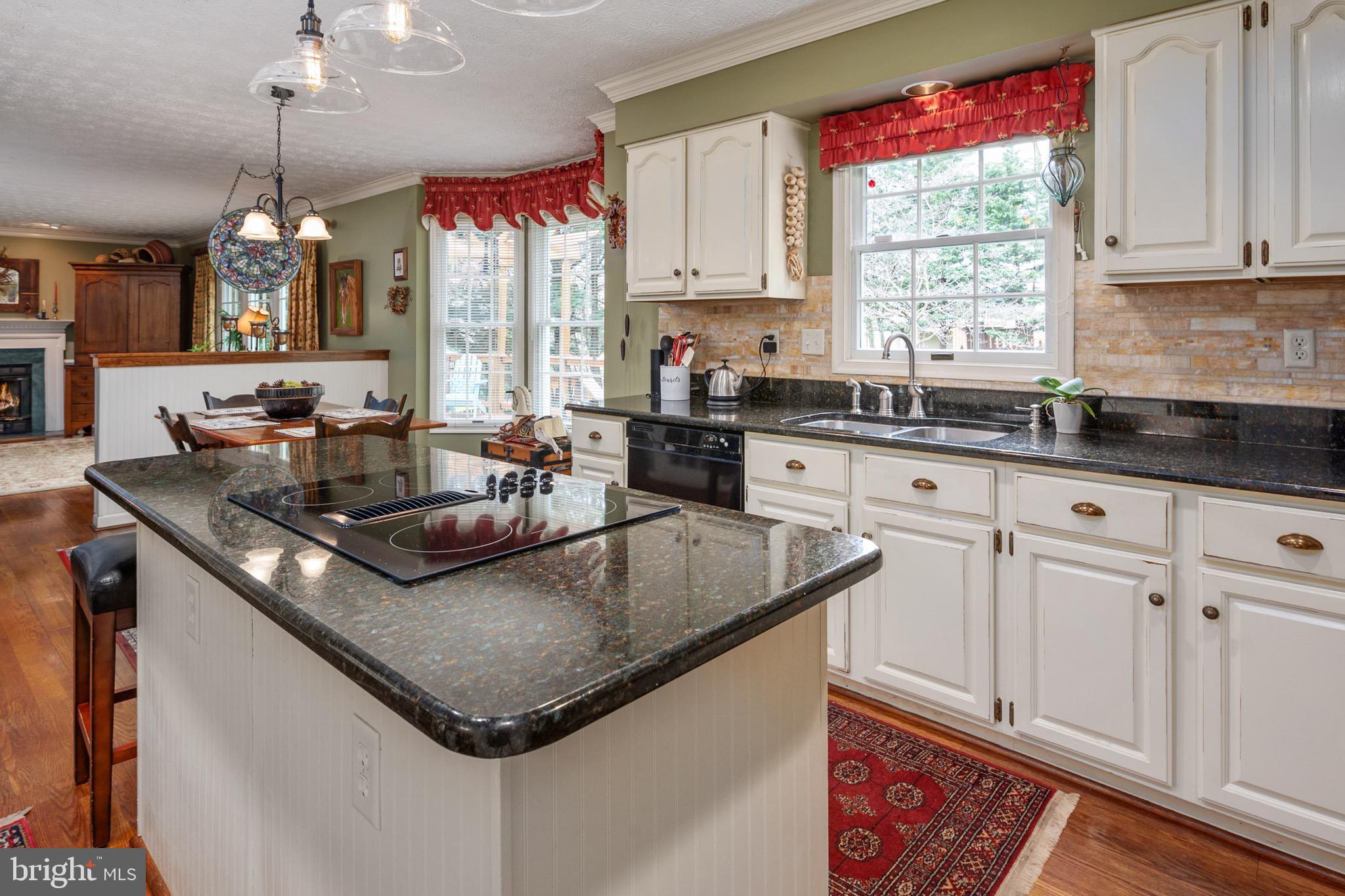 COURTS OF FOUR SEASONS - Residential