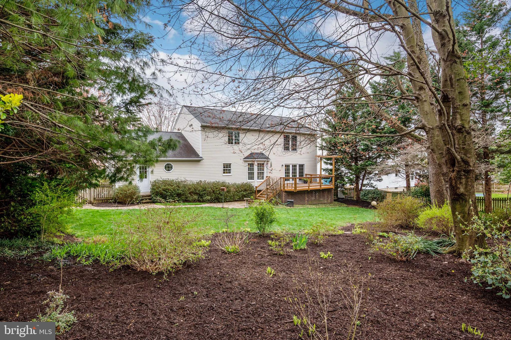 COURTS OF FOUR SEASONS - Residential